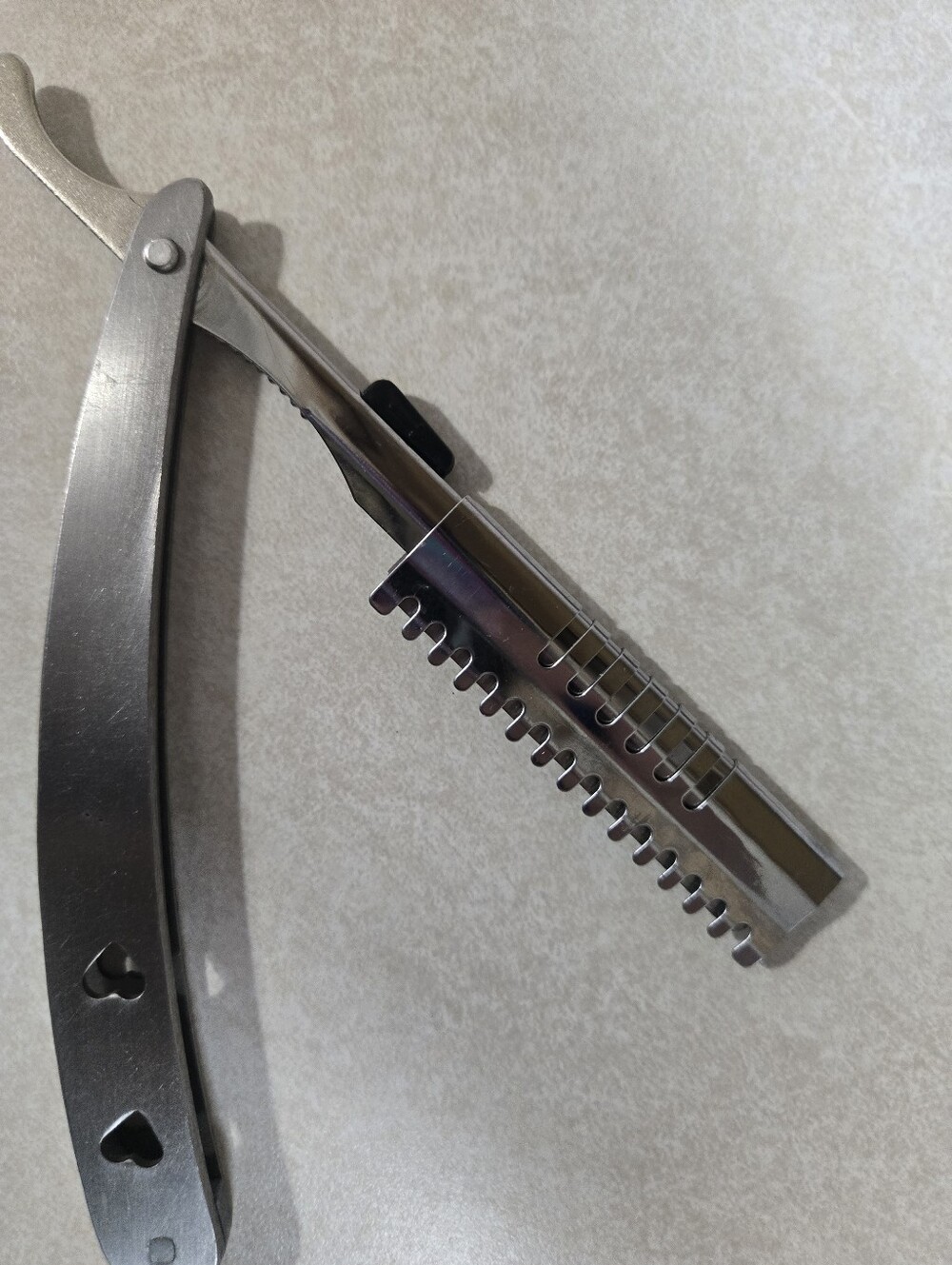 Shark Fin Straight Edge Razor - Picture 8 of 16